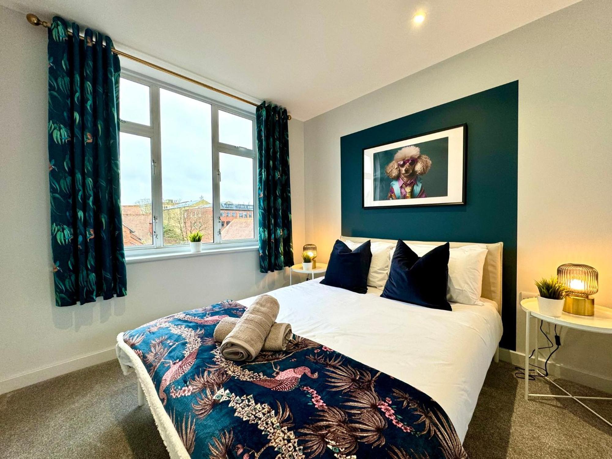 Incredible Large 3 Bedroom - Sleeps 8! Apartment *