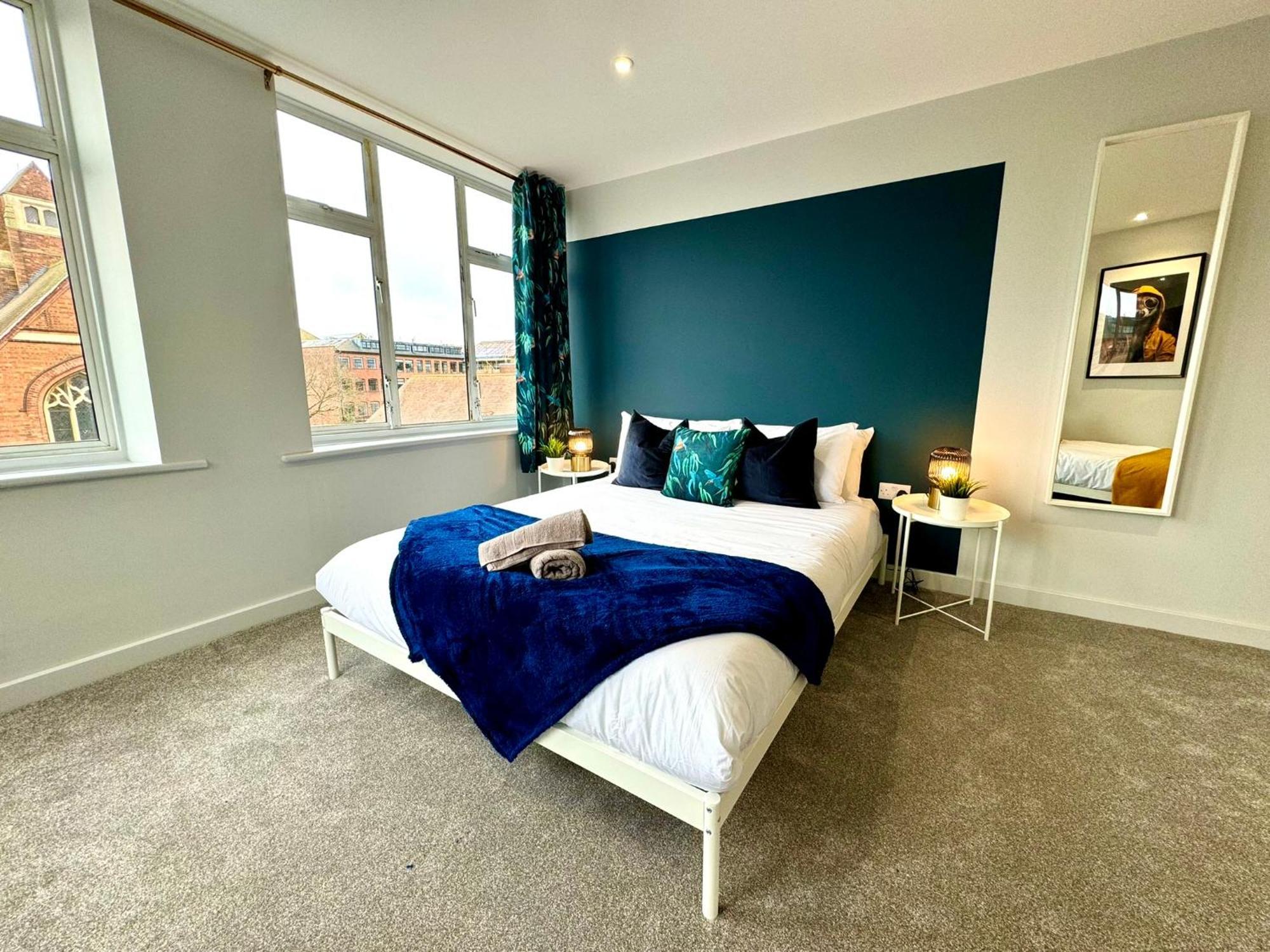 Incredible Large 3 Bedroom - Sleeps 8! Apartment *