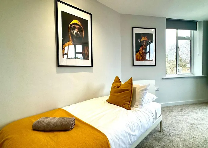 Incredible Large 3 Bedroom Apartment - Sleeps 8!