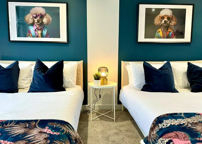 Incredible Large 3 Bedroom Apartment - Sleeps 8!