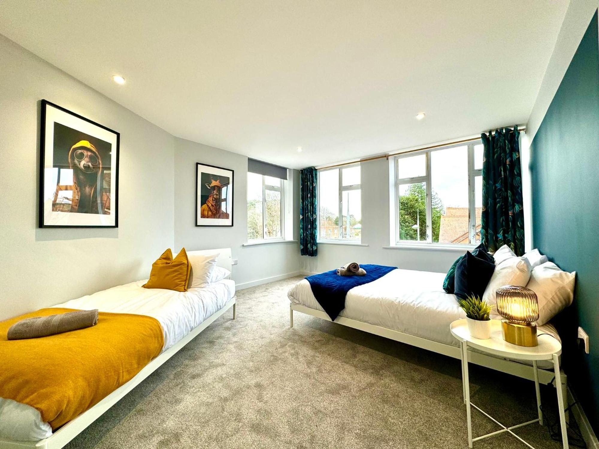 Incredible Large 3 Bedroom - Sleeps 8! Bornemouth