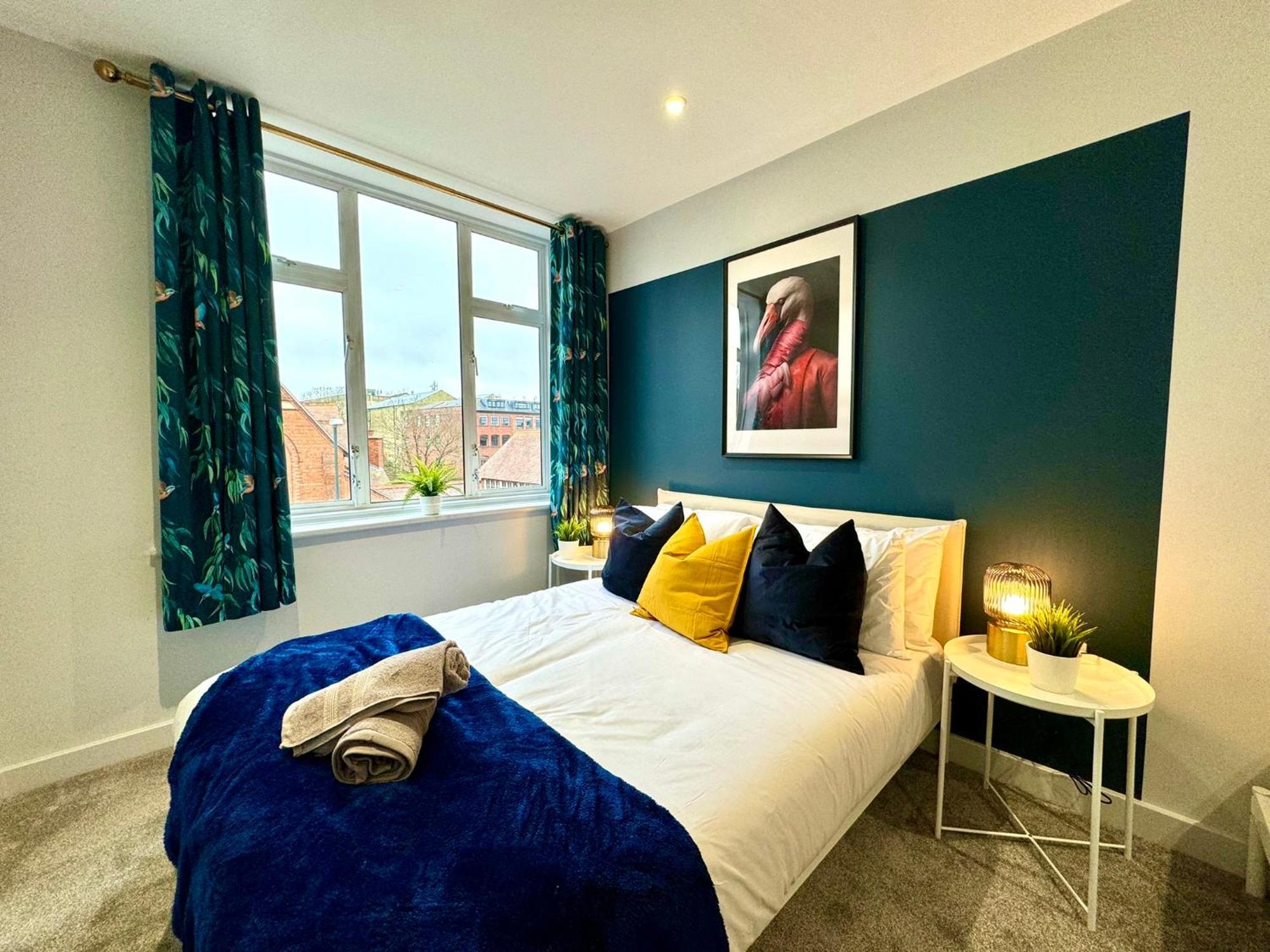 Incredible Large 3 Bedroom - Sleeps 8! Appartement Bornemouth