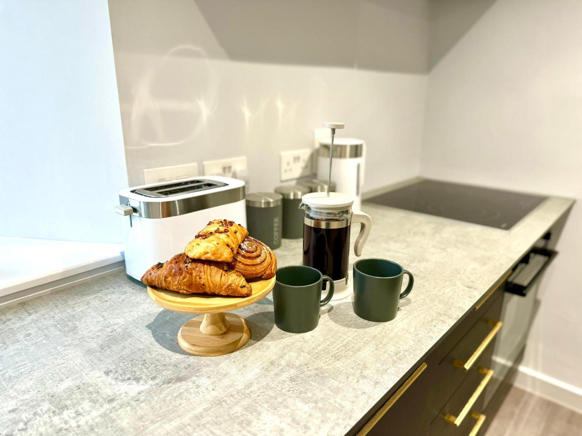 Incredible Large 3 Bedroom - Sleeps 8! Appartement Bornemouth