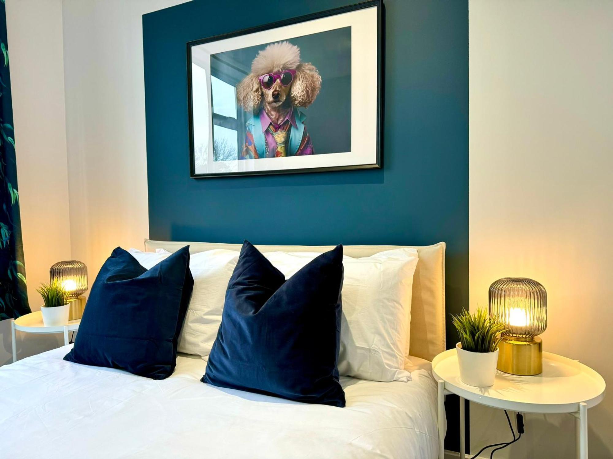 Incredible Large 3 Bedroom - Sleeps 8! Bornemouth